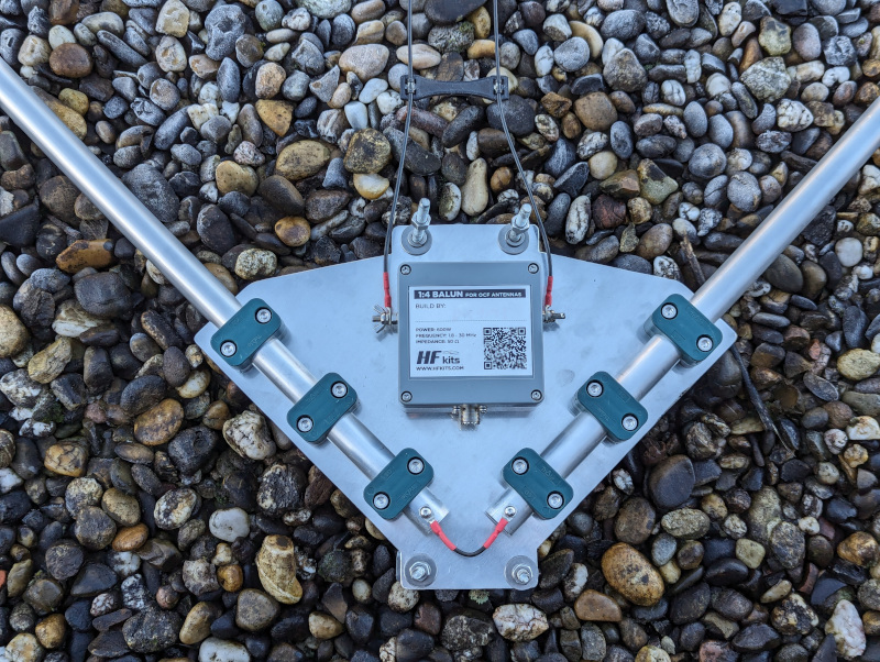 Close-up picture of the base plate with all connections made